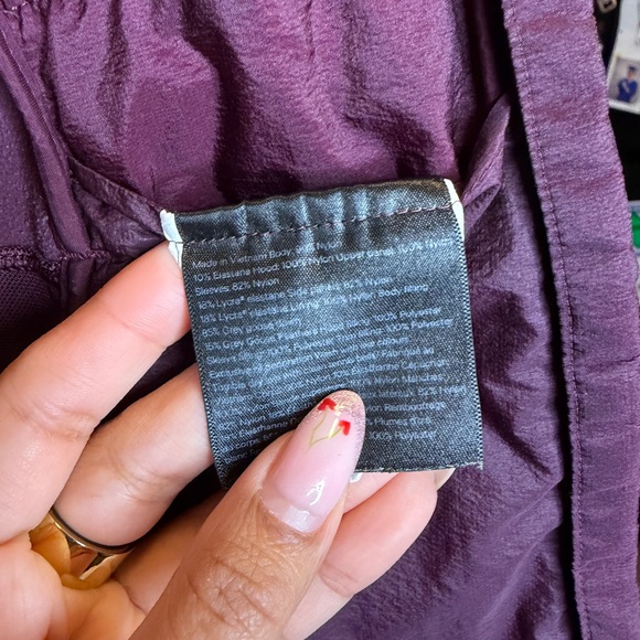 Lululemon DOWN FOR IT ALL JACKET 700 Down PrimaLoft Hoodie 4
burgandy - Picture 13 of 15